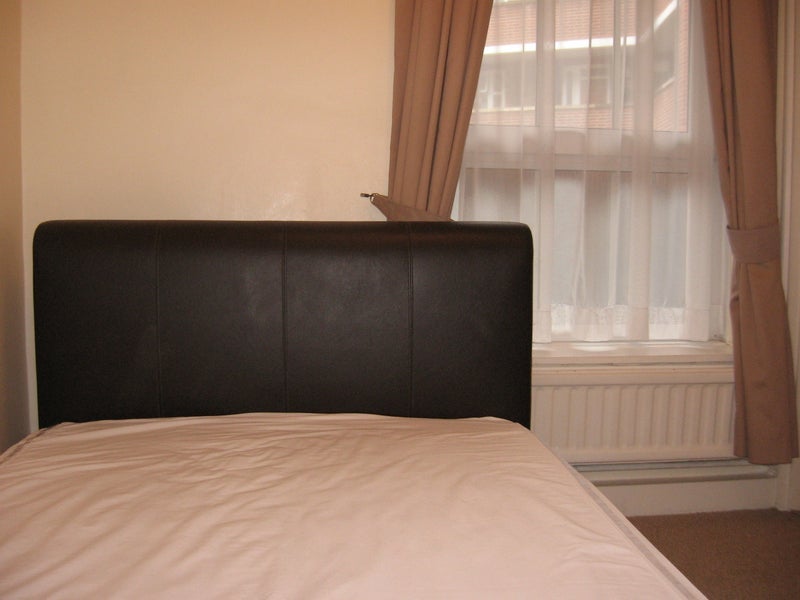 Flat Queen's Crescent in Greater London