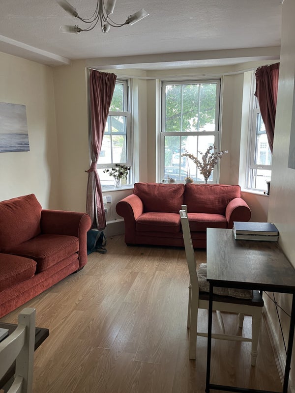 Flat Queen's Crescent in Greater London