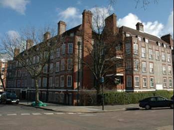 Flat Queen's Crescent in Greater London