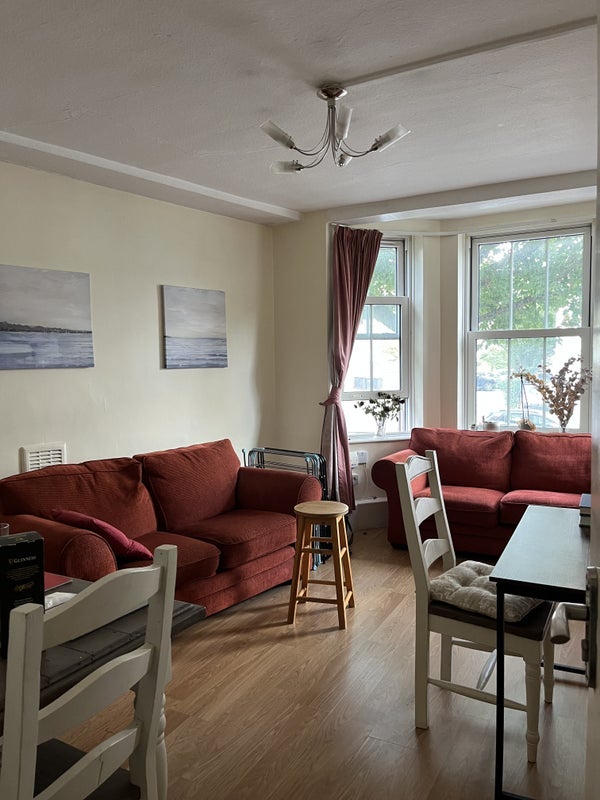 Flat Queen's Crescent in Greater London