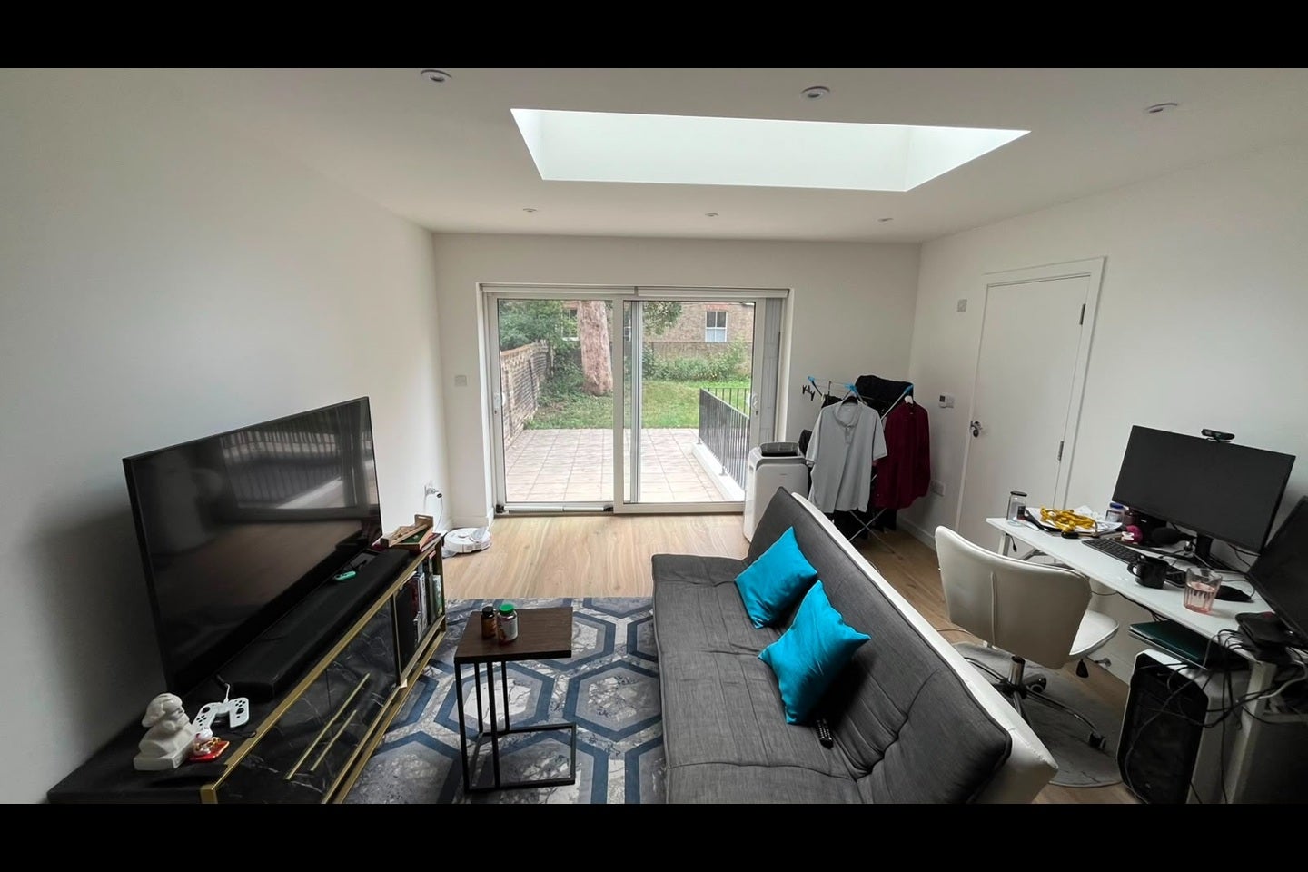Flat Goulton Road in Greater London