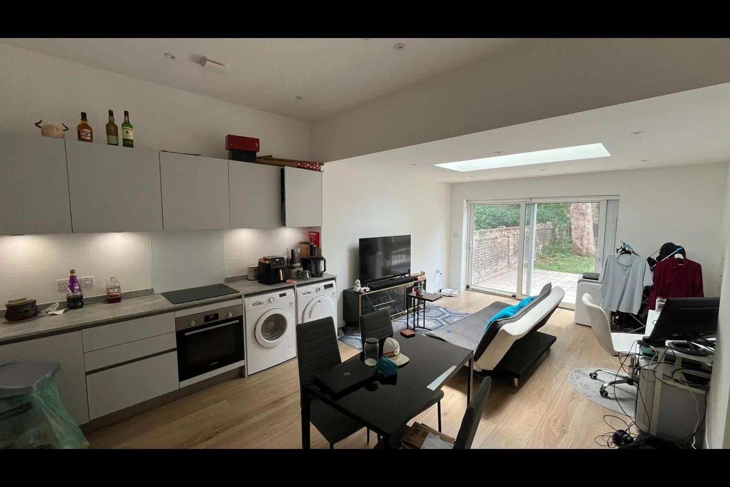 Flat Goulton Road in Greater London