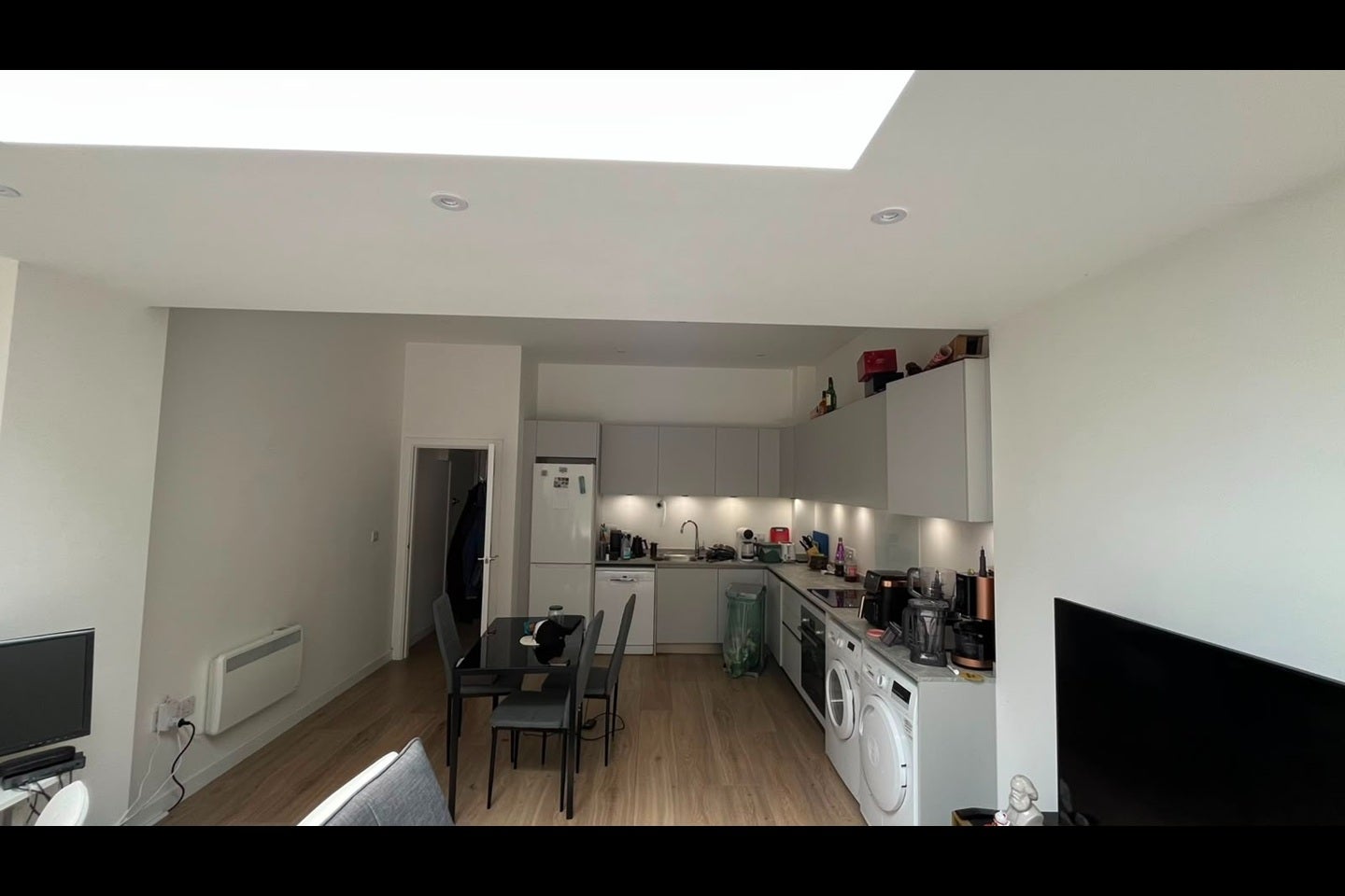 Flat Goulton Road in Greater London