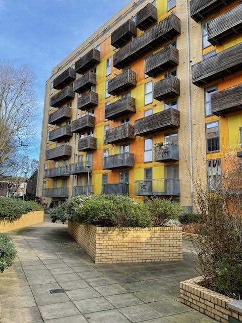 Flat Wenlock Street in Greater London