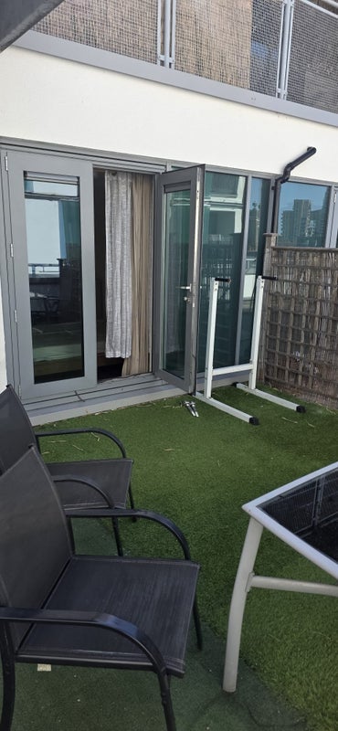 Flat Hardwicks Square in Greater London