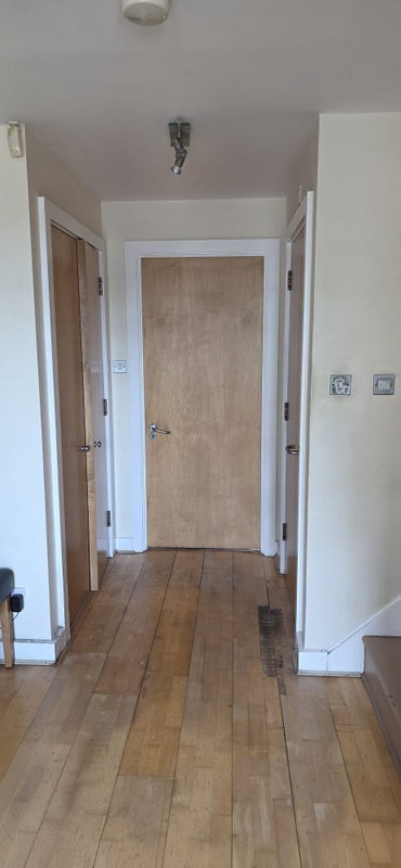 Flat Hardwicks Square in Greater London