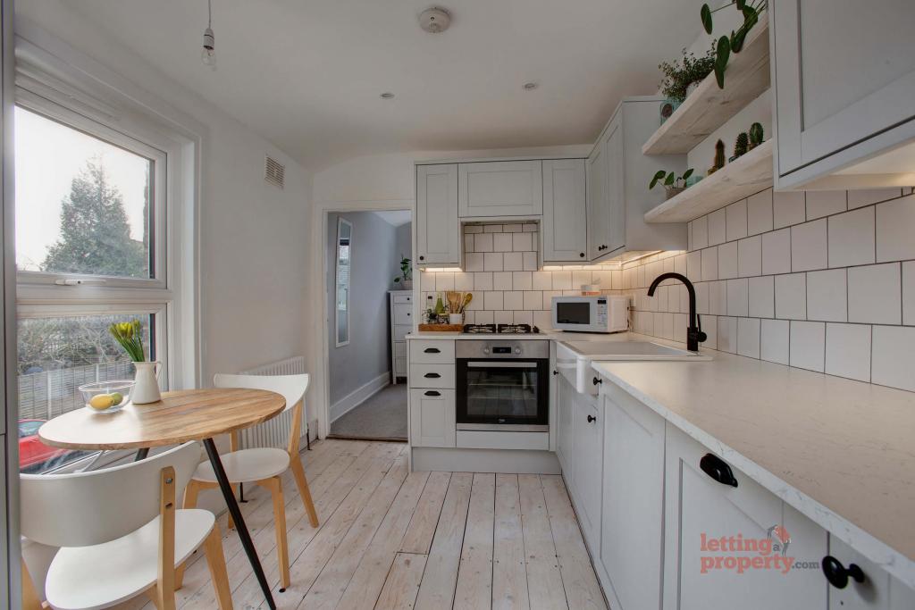 Flat Bulwer Road in Greater London