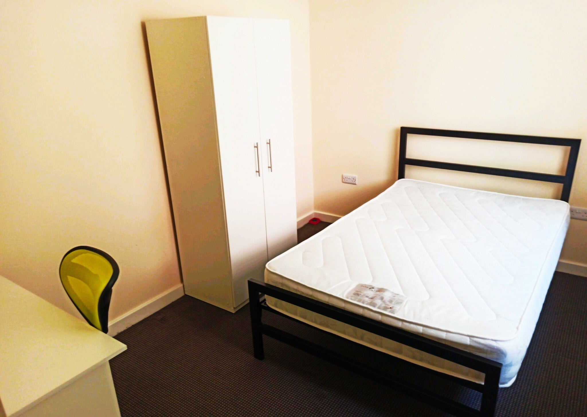 Flat Woodsley Road in Leeds