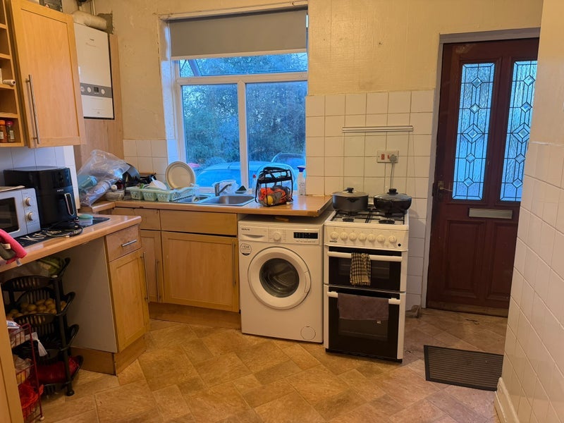 Room Middleton Road in Leeds