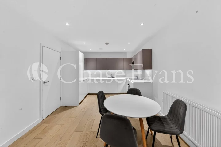 Flat Wilkinson Close in Greater London