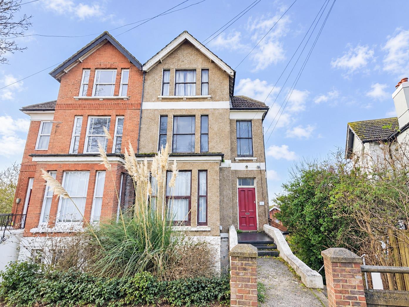 Flat Quarry Crescent in St Leonards