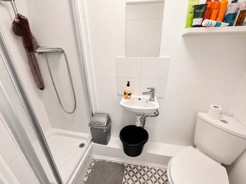 Room Southampton Way in Greater London