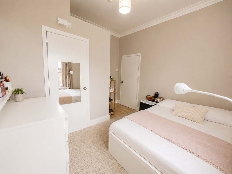 Room Southampton Way in Greater London