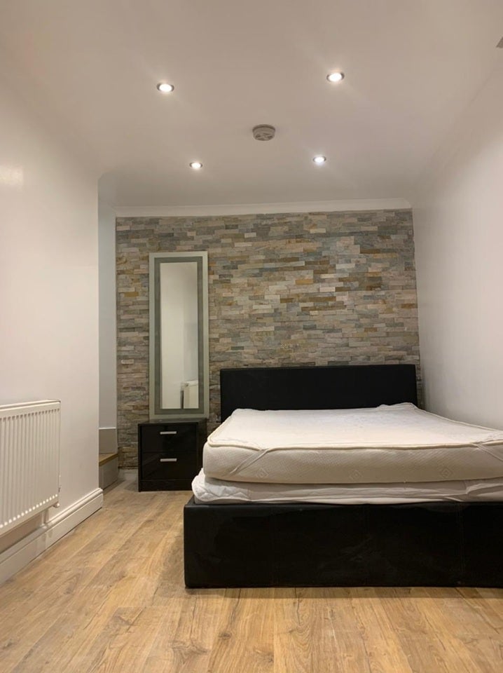 Room Thurlow Park Road in Greater London