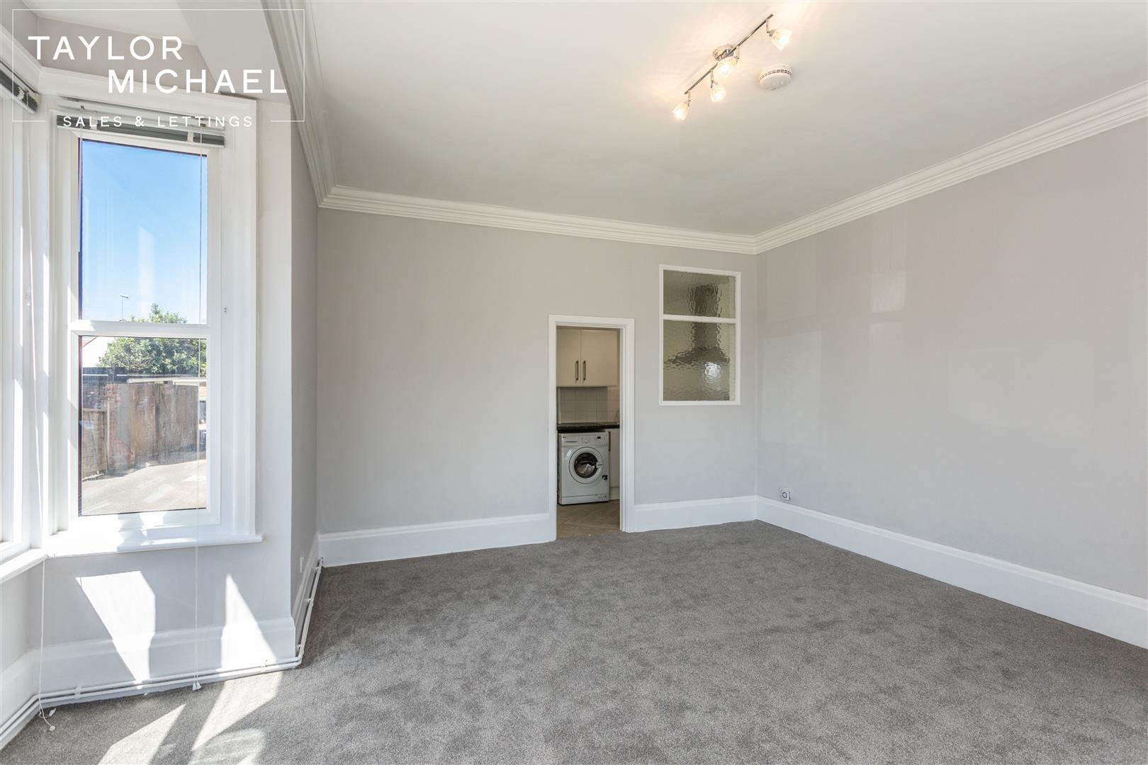 Flat Broadwater Road in Worthing
