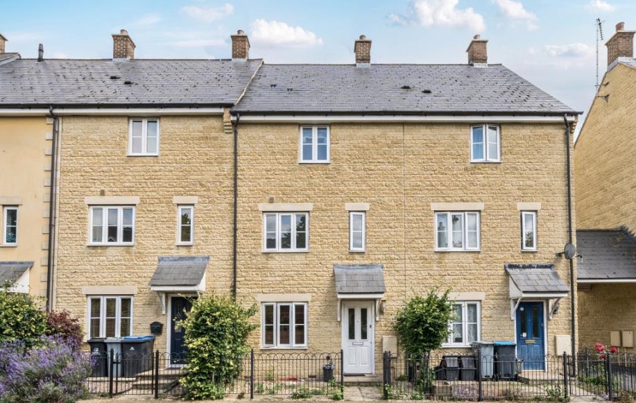 House Bluebell Way in Carterton