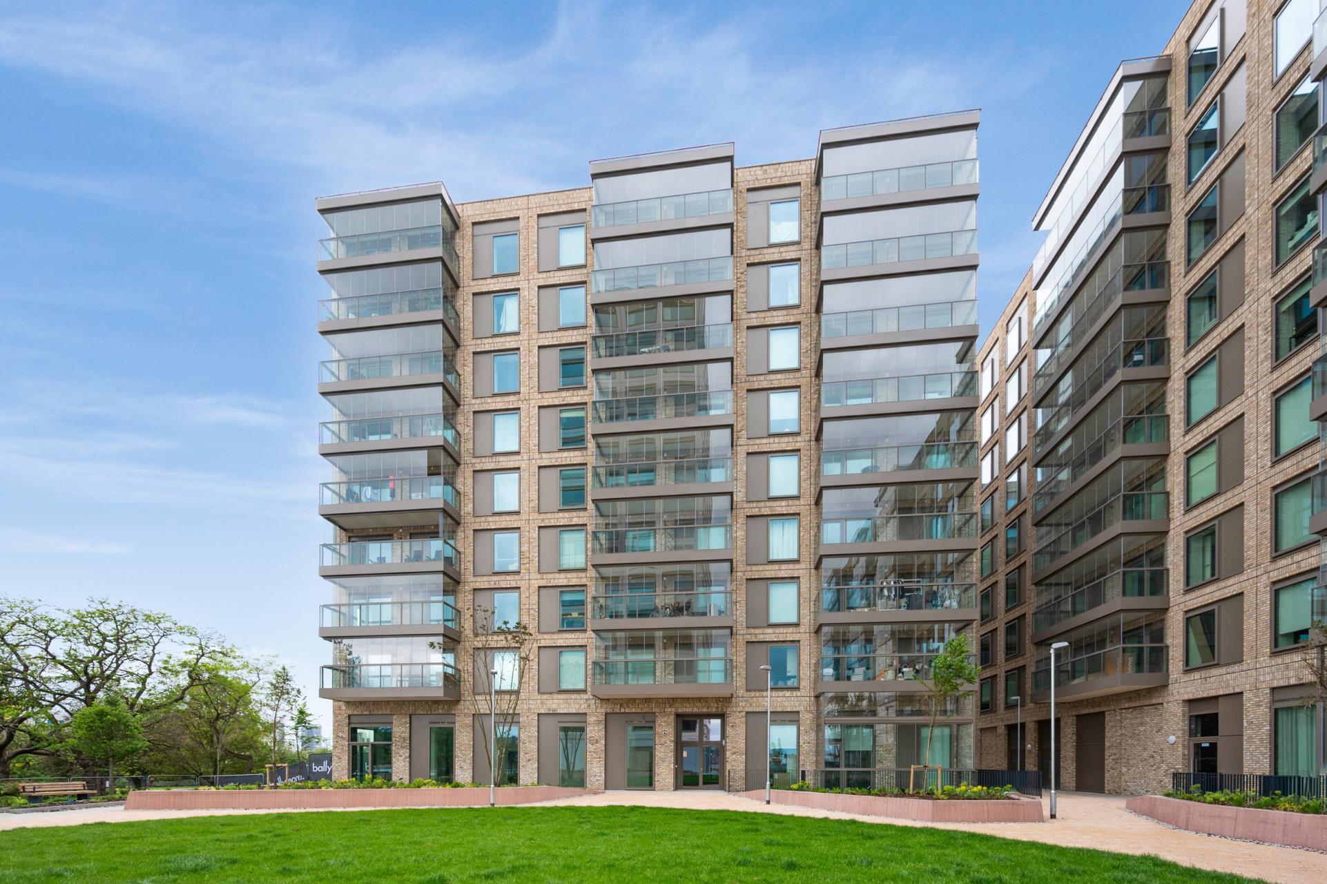Flat Royal Crest Avenue in Greater London