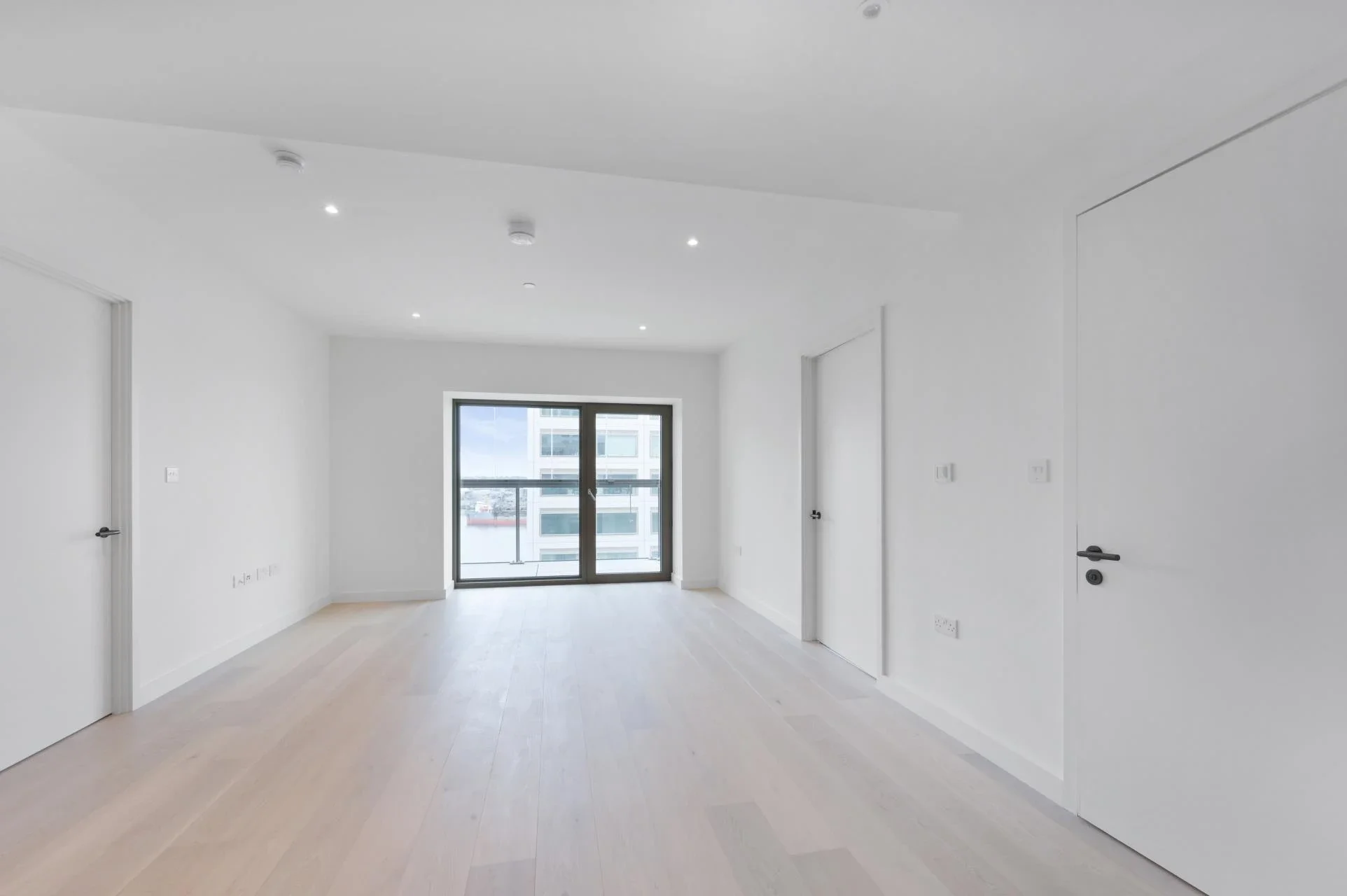 Flat Royal Crest Avenue in Greater London