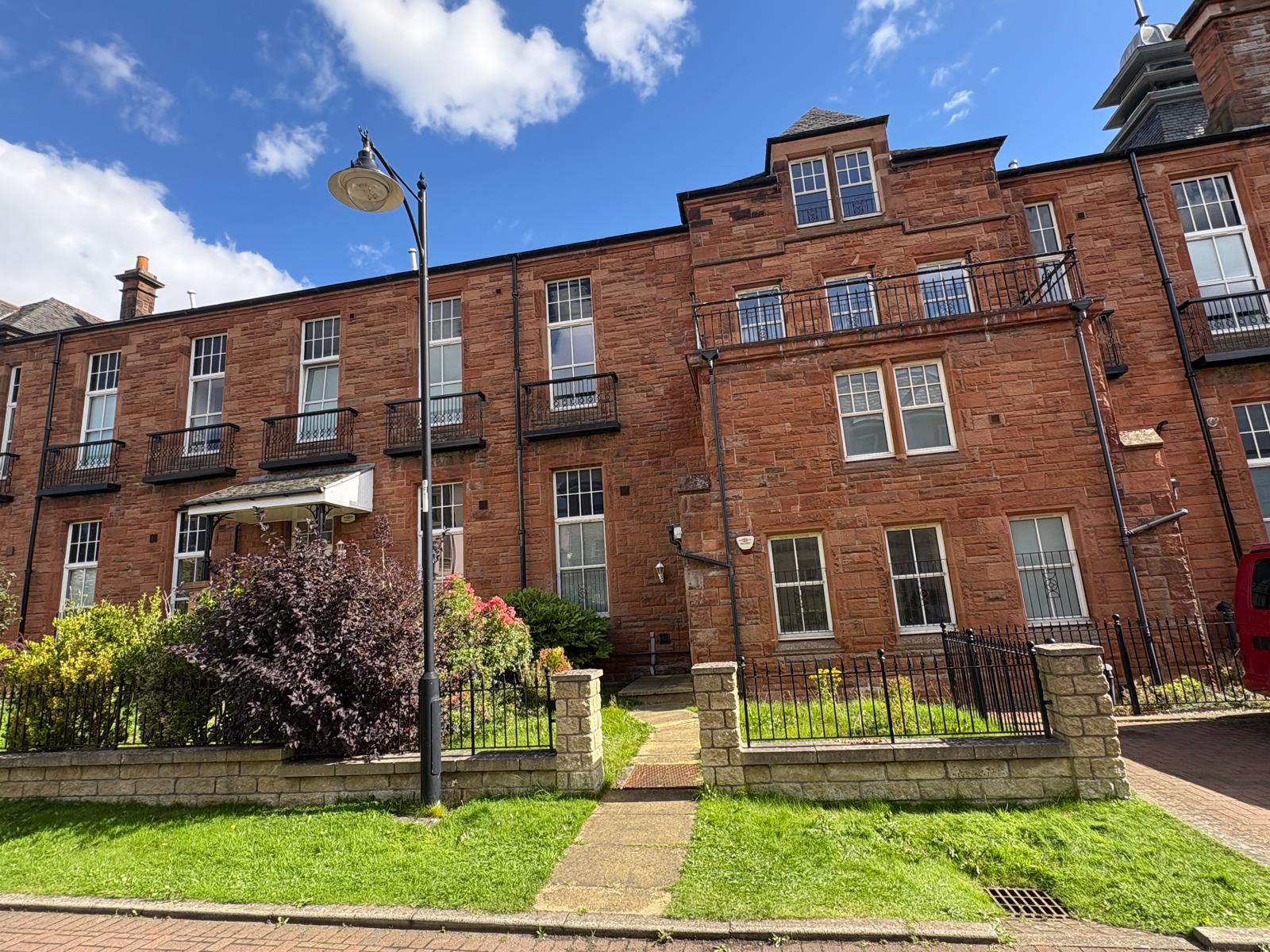 House Rattray Grove in City of Edinburgh