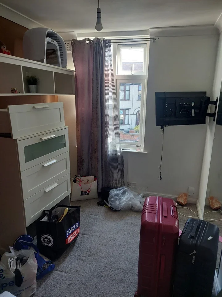 Room Lyndhurst Gardens in Greater London