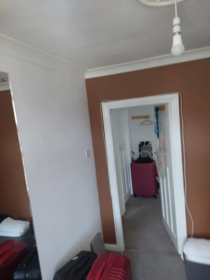 Room Lyndhurst Gardens in Greater London