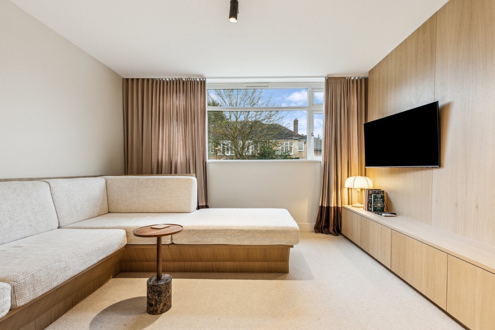 Flat Kersfield Road in Greater London