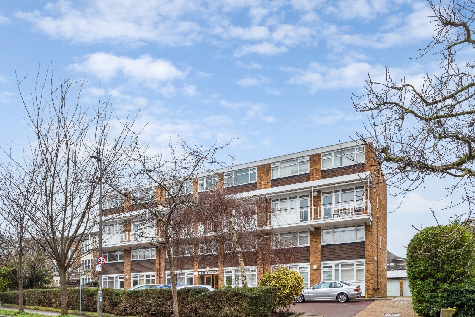 Flat Kersfield Road in Greater London