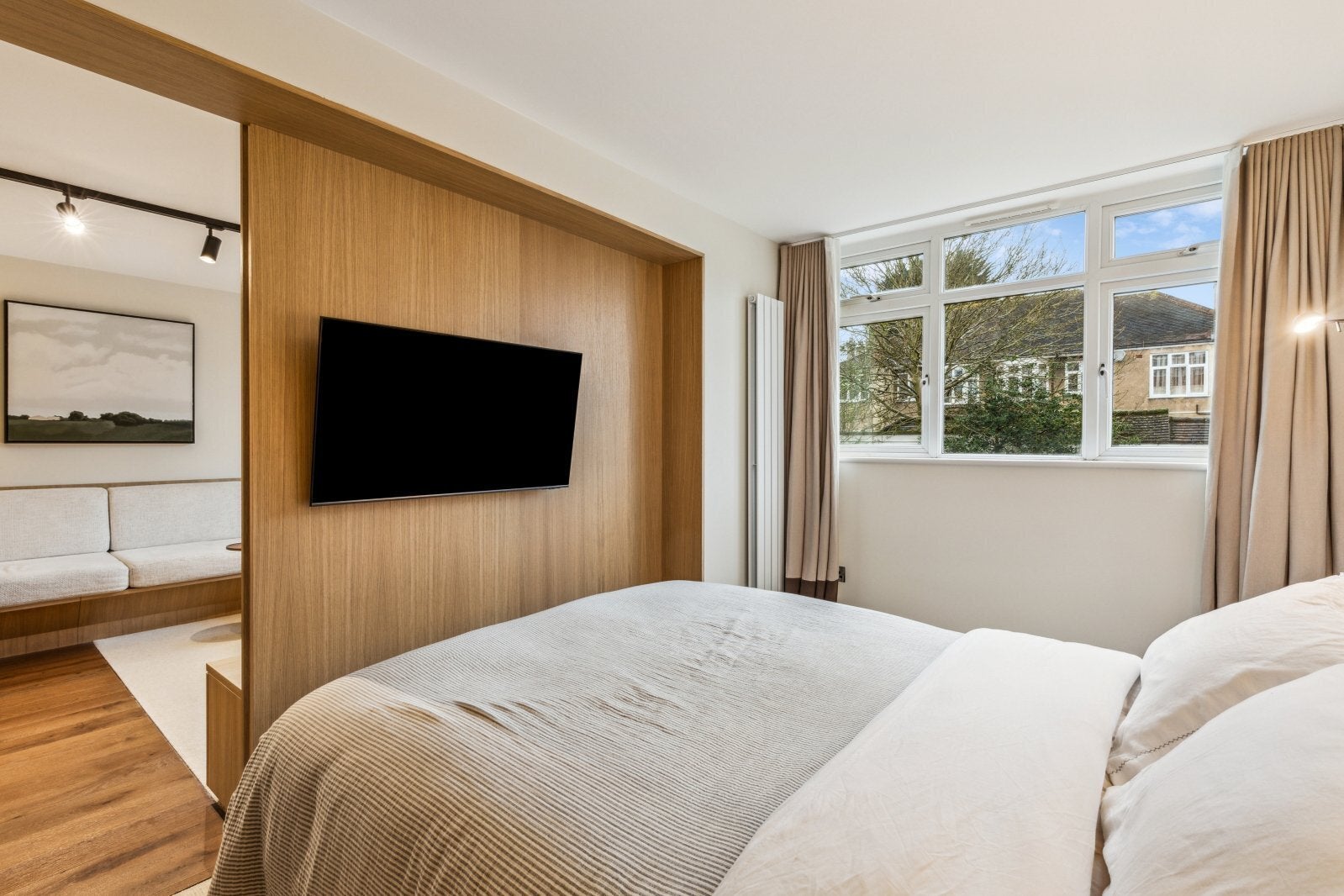Flat Kersfield Road in Greater London