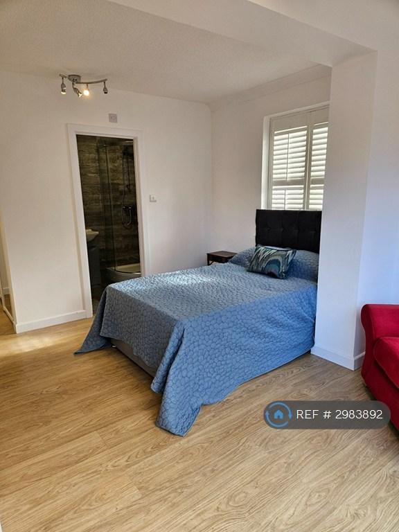 Room New Road in High Wycombe