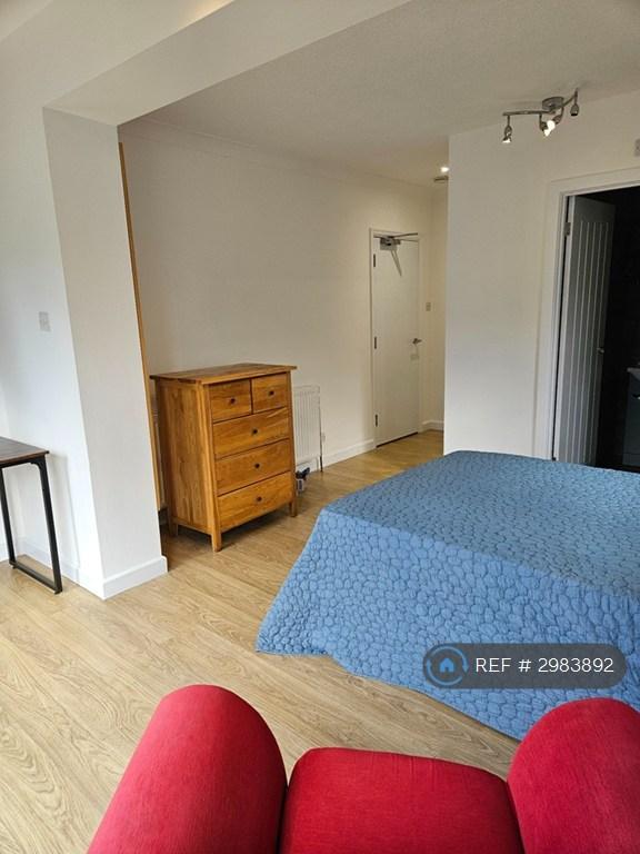 Room New Road in High Wycombe