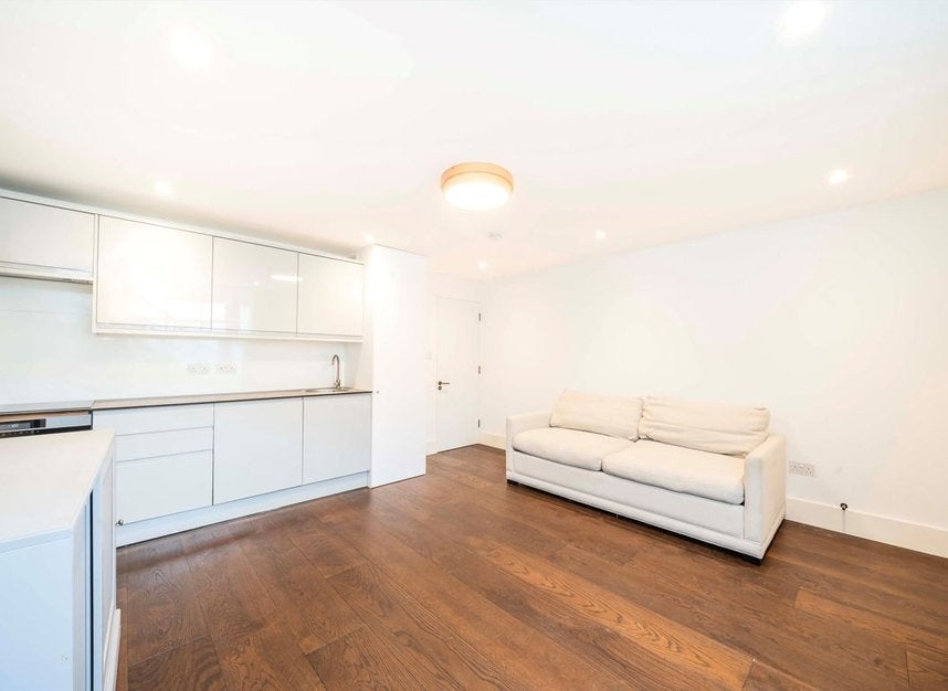 Flat Gibson Square in Greater London