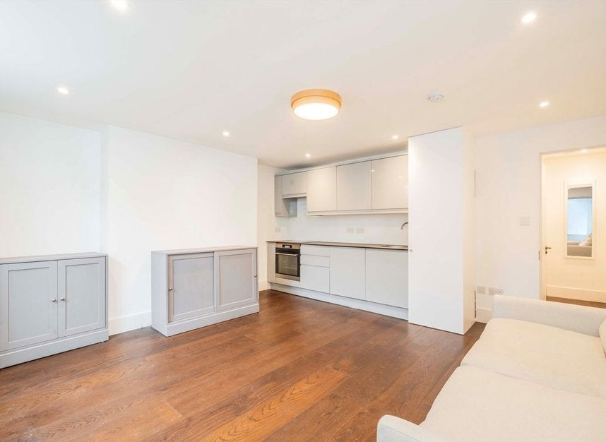 Flat Gibson Square in Greater London