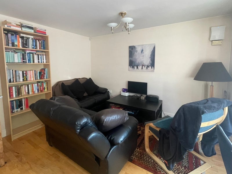 Room Elmfield Road in Greater London