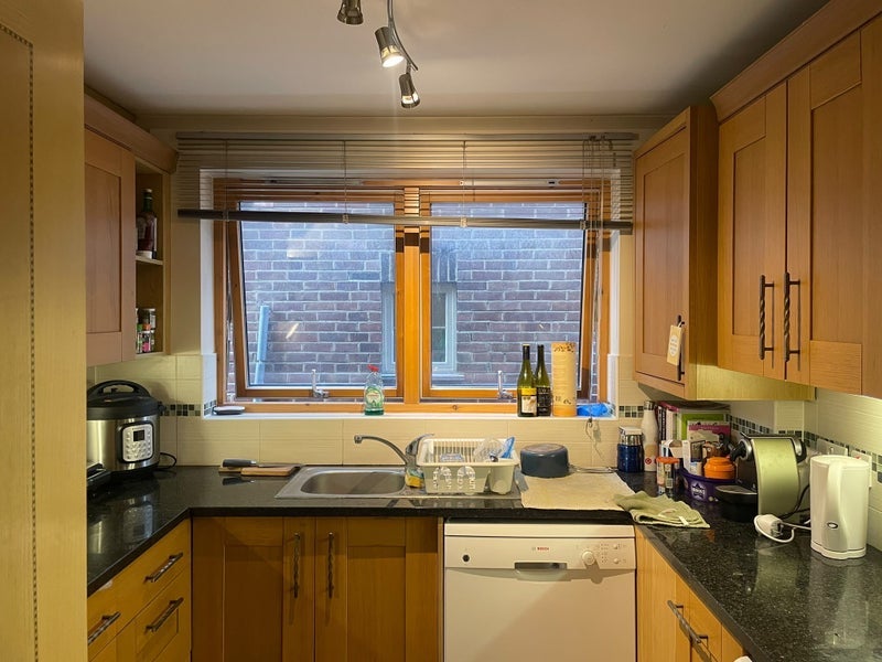 Room Elmfield Road in Greater London