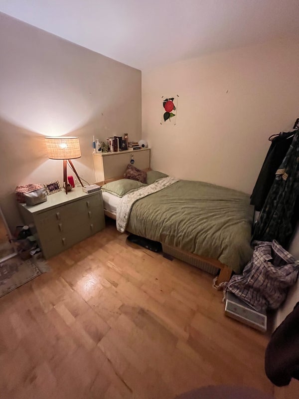 Room Elmfield Road in Greater London