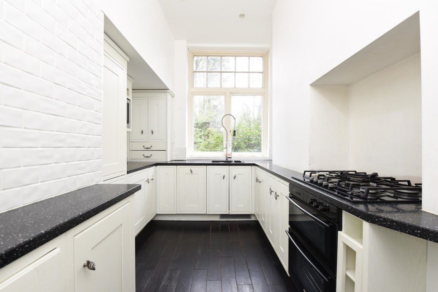 Flat Burleigh Road in Ascot