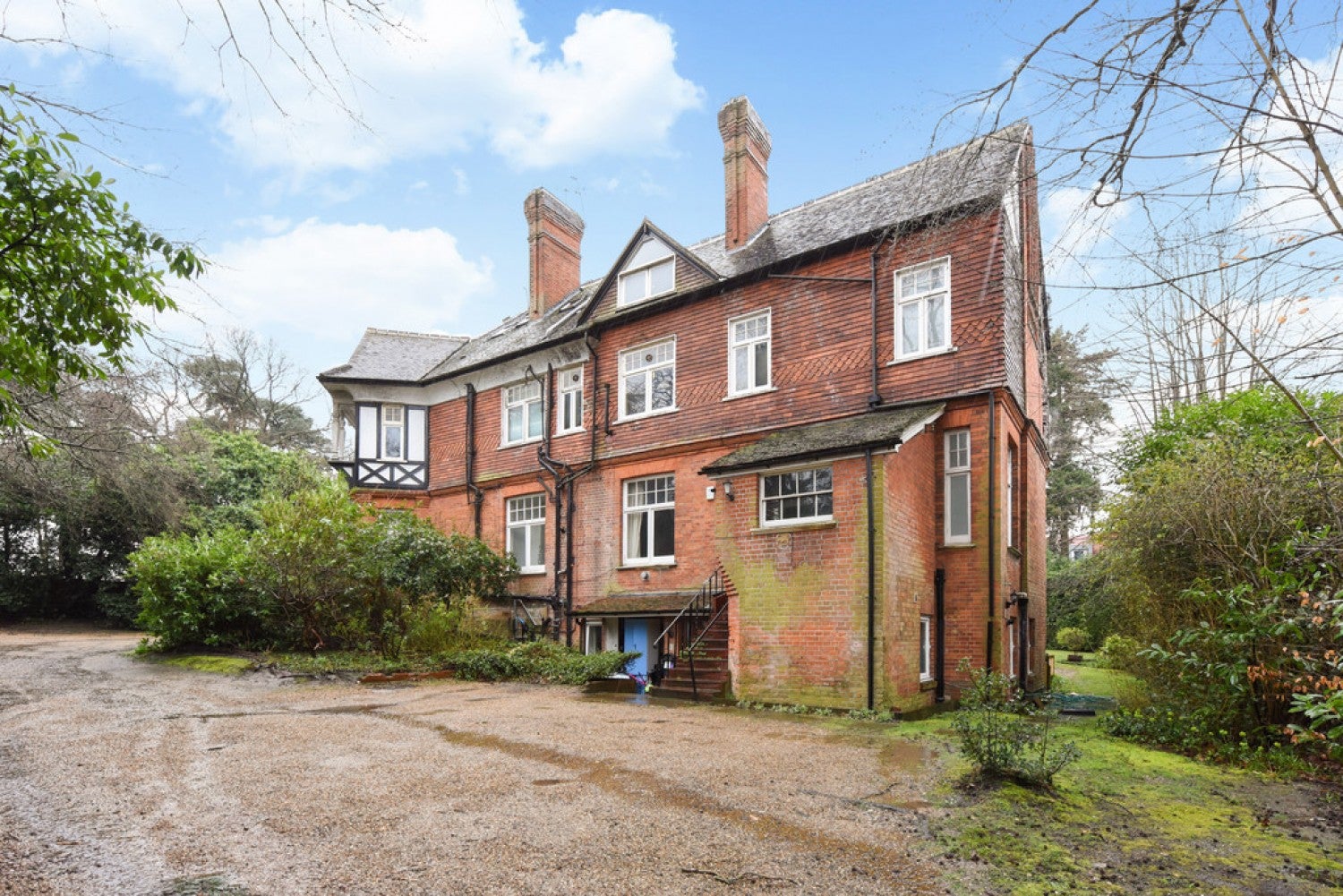 Flat Burleigh Road in Ascot