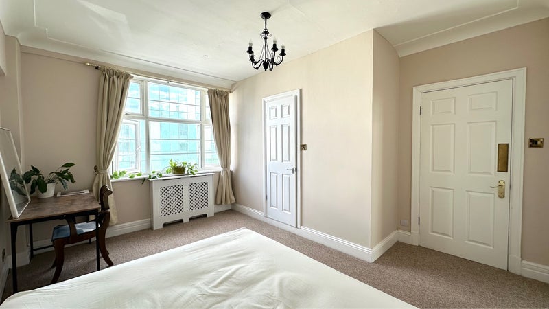 Flat Finchley Road in Greater London