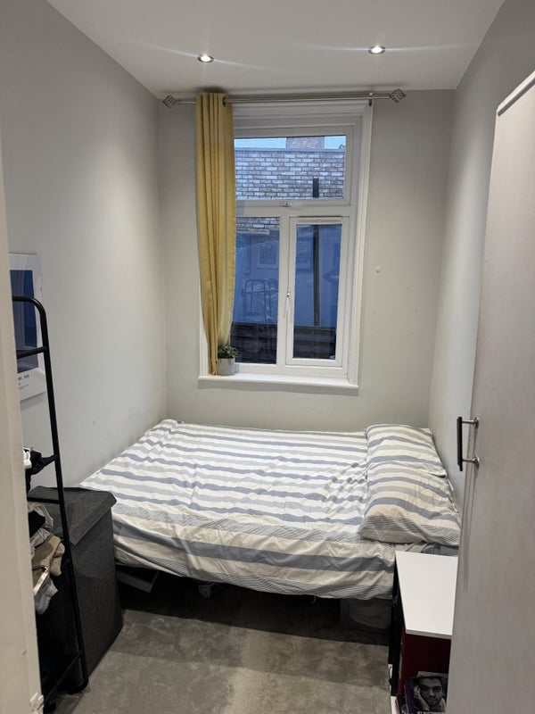 Room Battersea Rise in Greater London