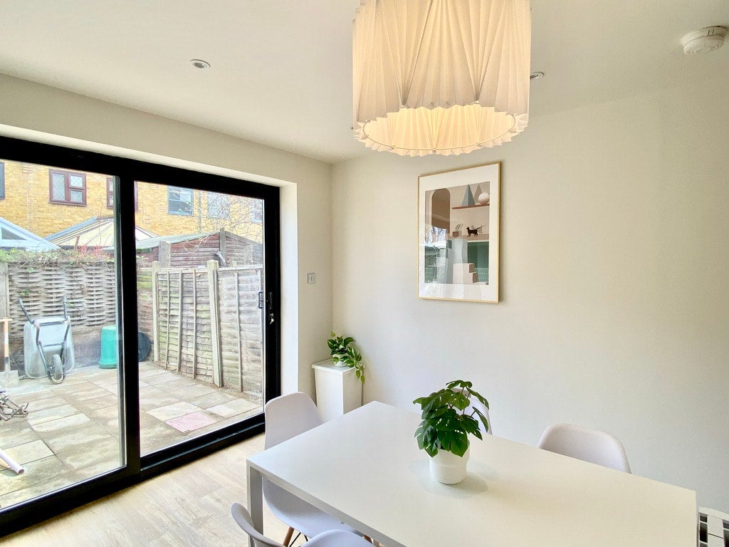 Room Buxton Street in Greater London