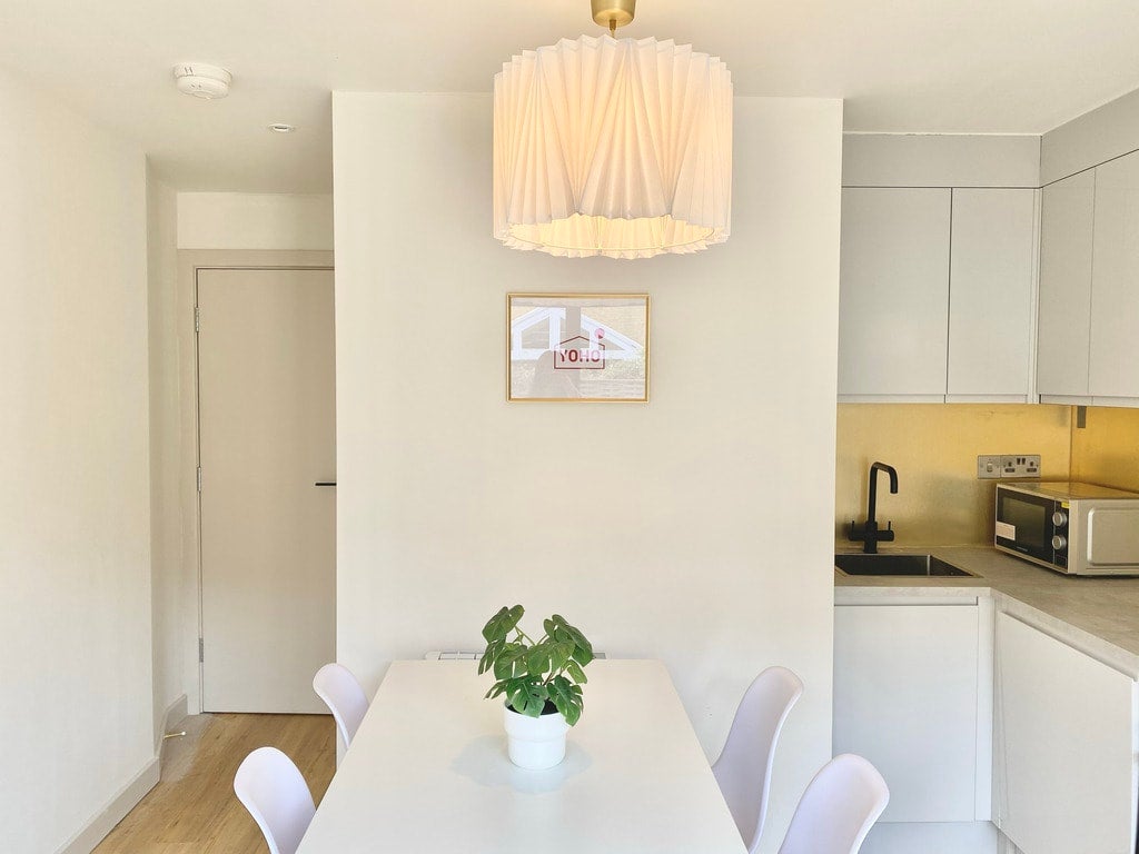 Room Buxton Street in Greater London