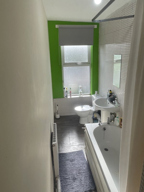 Room Hartley Avenue in Leeds