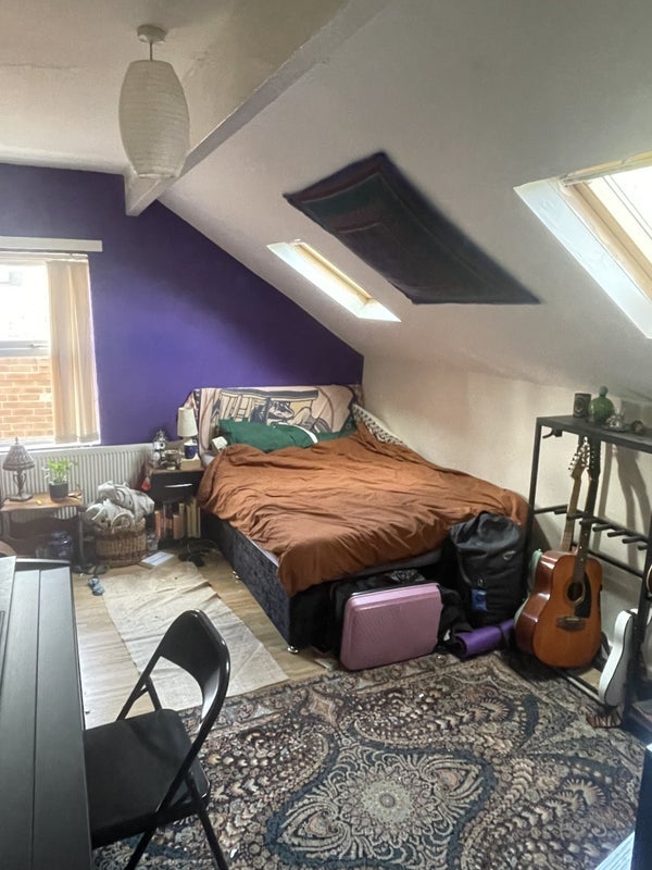 Room Hartley Avenue in Leeds