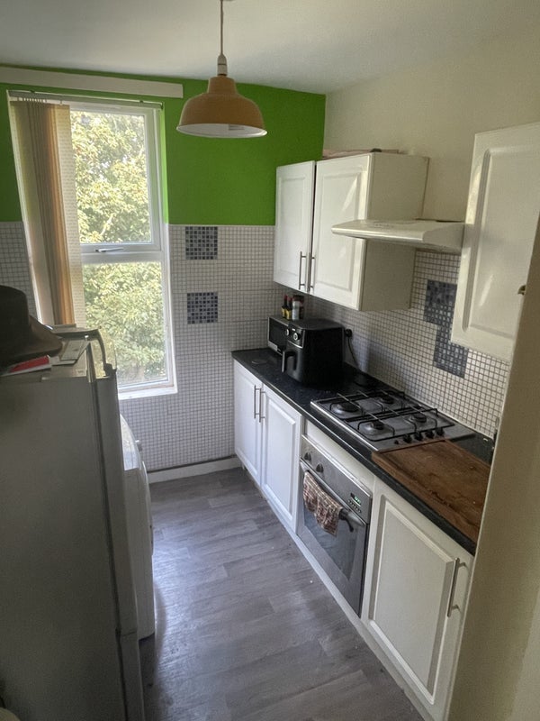 Room Hartley Avenue in Leeds