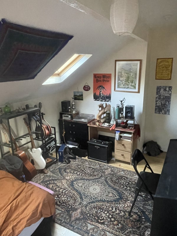 Room Hartley Avenue in Leeds