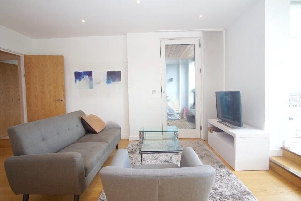 Flat Holland Park Avenue in Greater London