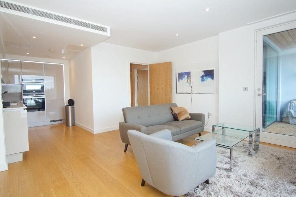 Flat Holland Park Avenue in Greater London