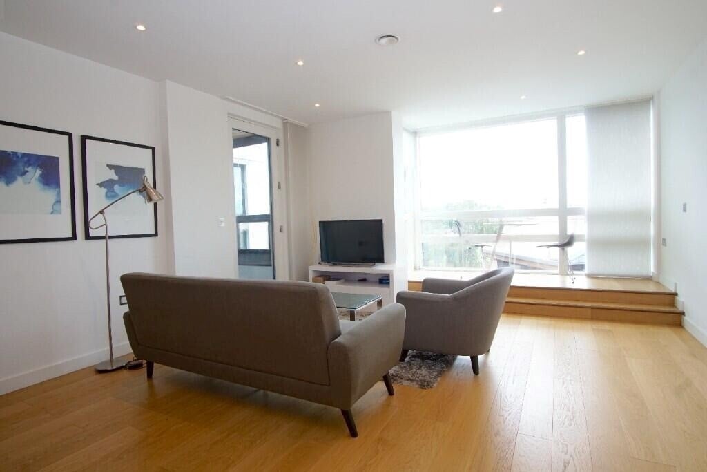 Flat Holland Park Avenue in Greater London