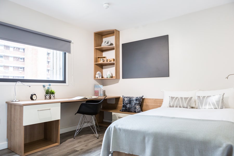 Room Holloway Road in Greater London