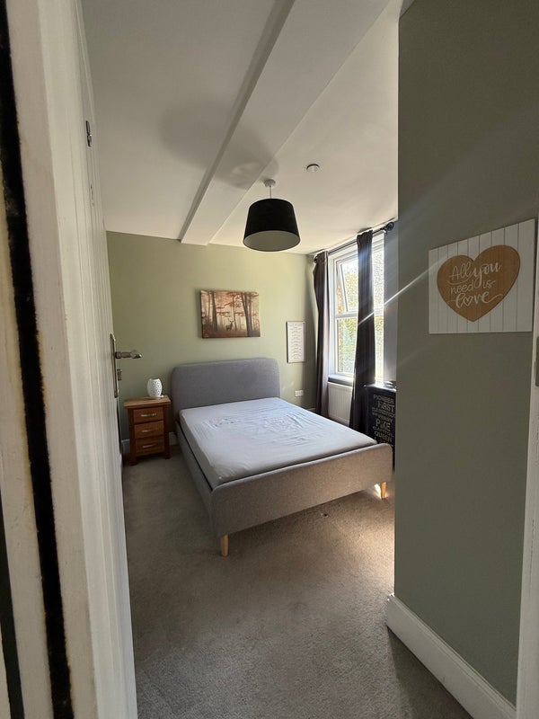 Room Woodborough Road in Nottingham